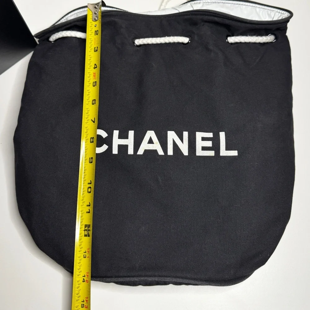Authentic Vintage CHANEL cotton Drawstring
Bucket shoulder/backpack - Picture 6 of 7